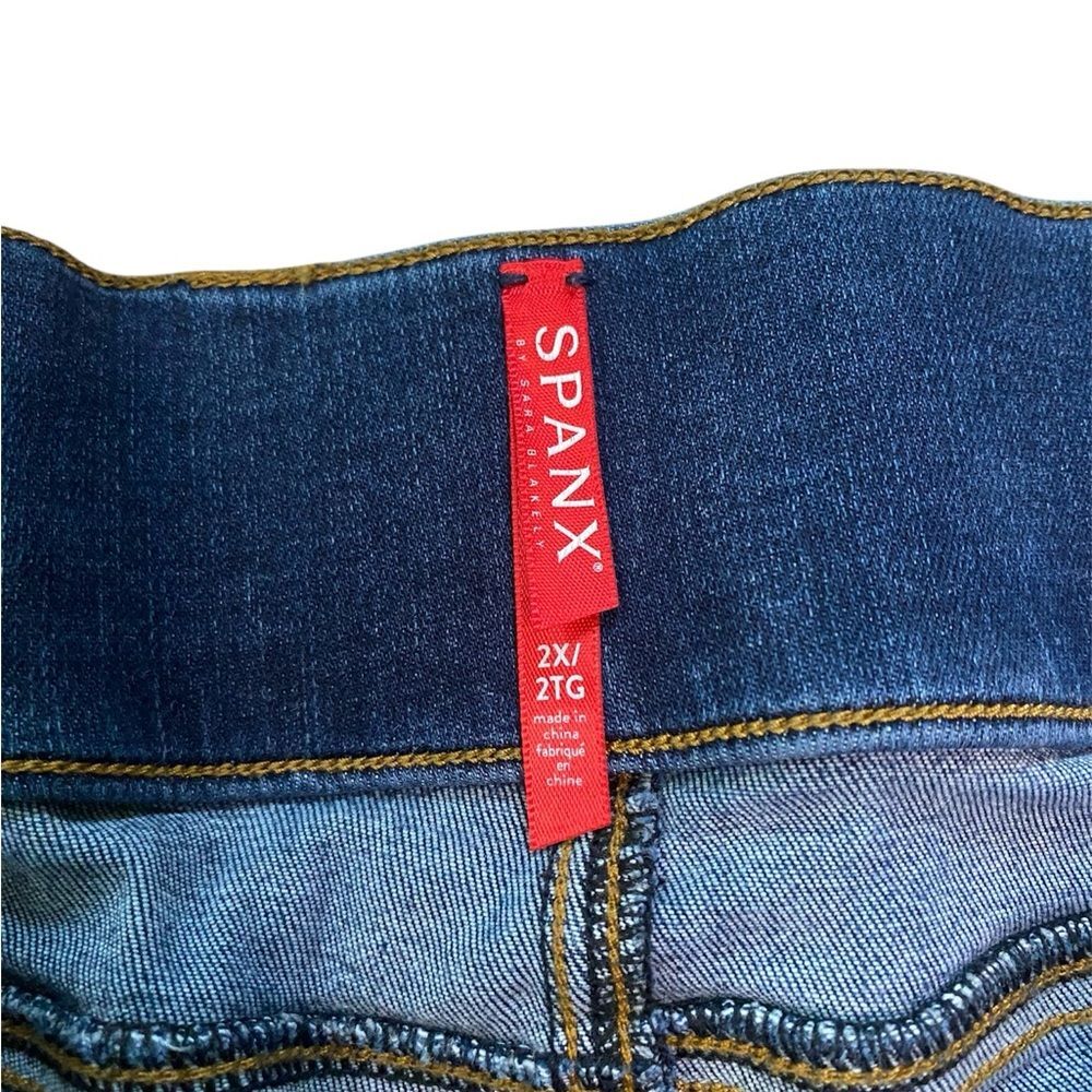 SPANX Medium Wash Distressed Ankle Skinny Jeans in Size Medium - Picture 10 of 16